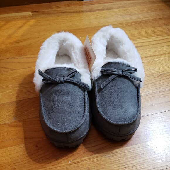 Moccasin Slippers with Memory Foam - Picture 1 of 4